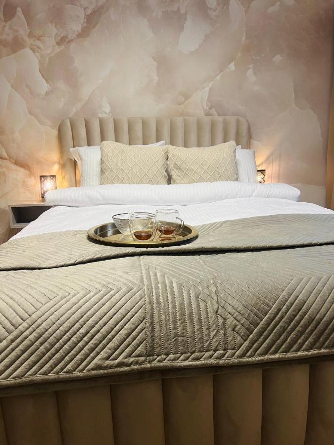 Crystal Luxury Apartment With Free Parking In Cracow For 4 Guests — Photos 2